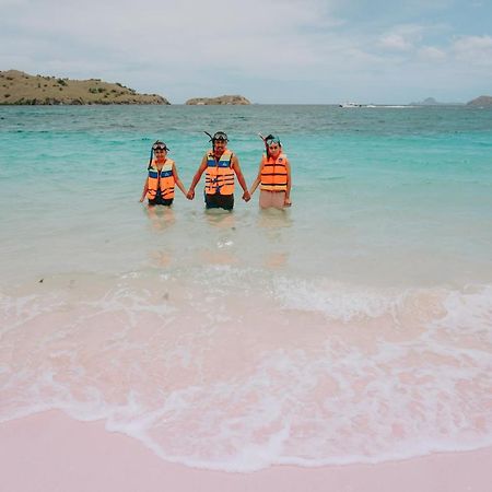 Komodoku One Love Homestay And Tour Labuan Bajo Esterno foto