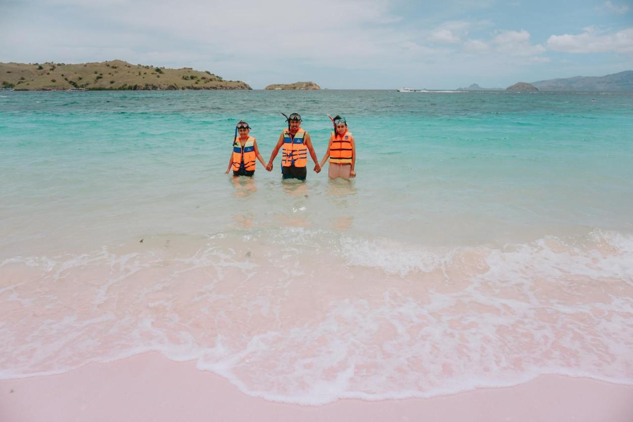 Komodoku One Love Homestay And Tour Labuan Bajo Esterno foto