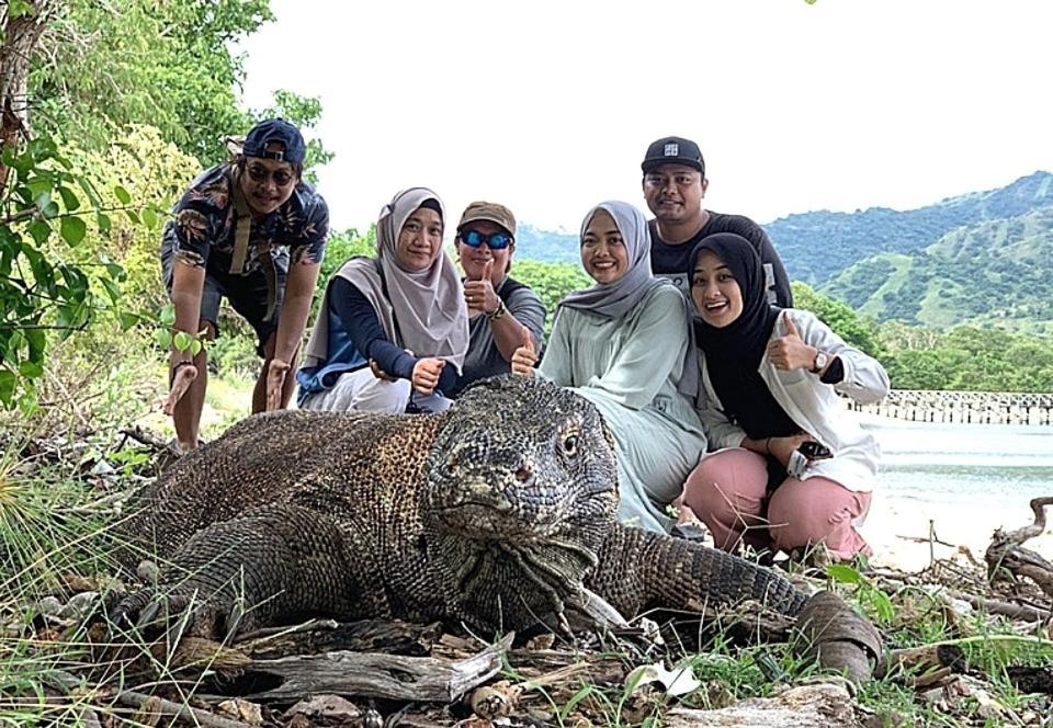 Komodoku One Love Homestay And Tour Labuan Bajo Esterno foto