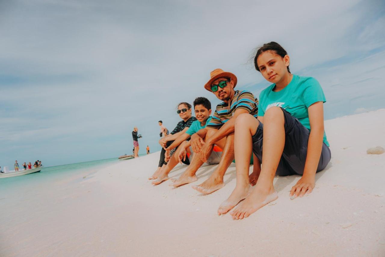 Komodoku One Love Homestay And Tour Labuan Bajo Esterno foto