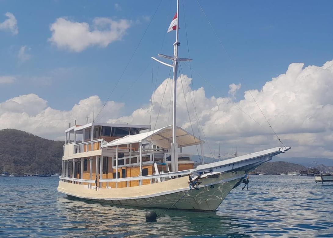 Komodoku One Love Homestay And Tour Labuan Bajo Esterno foto
