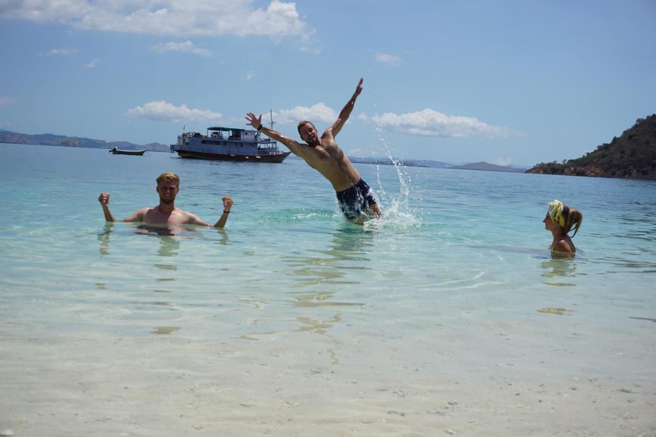 Komodoku One Love Homestay And Tour Labuan Bajo Esterno foto