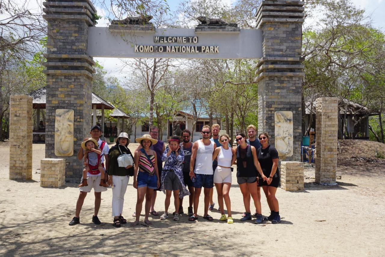 Komodoku One Love Homestay And Tour Labuan Bajo Esterno foto