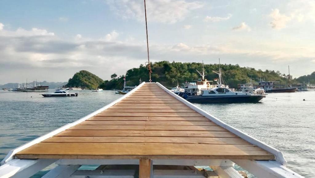 Komodoku One Love Homestay And Tour Labuan Bajo Esterno foto