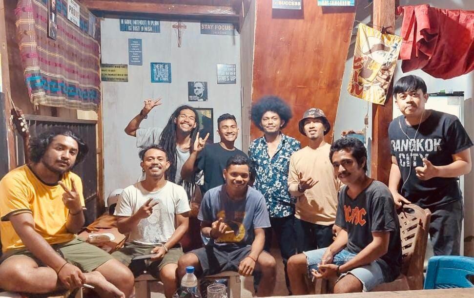 Komodoku One Love Homestay And Tour Labuan Bajo Esterno foto