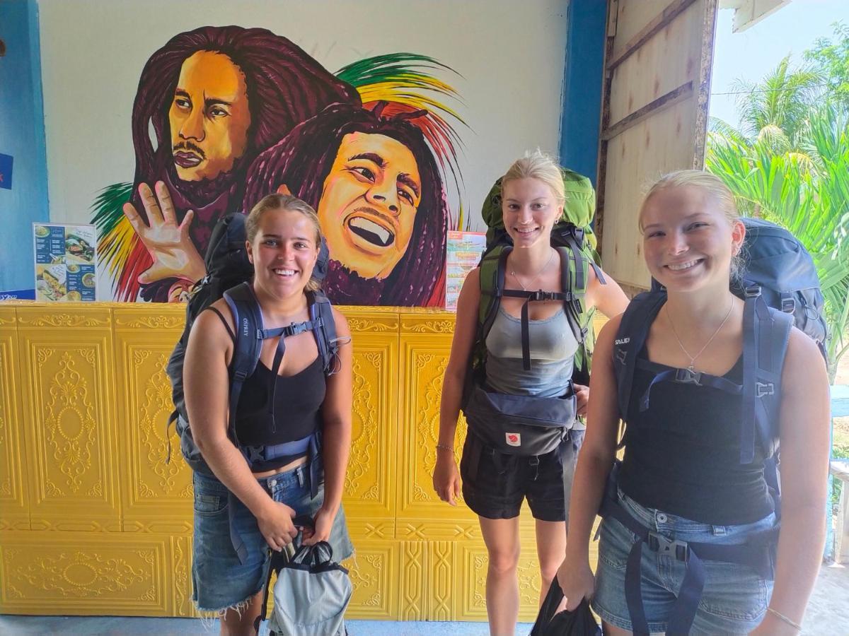 Komodoku One Love Homestay And Tour Labuan Bajo Esterno foto