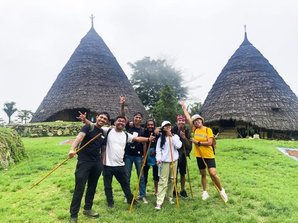 Komodoku One Love Homestay And Tour Labuan Bajo Esterno foto