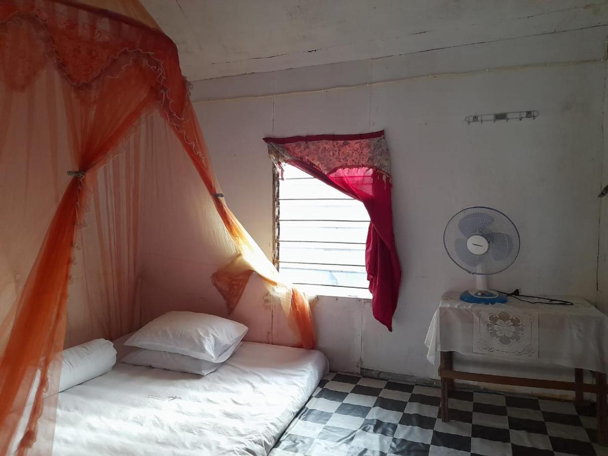 Komodoku One Love Homestay And Tour Labuan Bajo Esterno foto