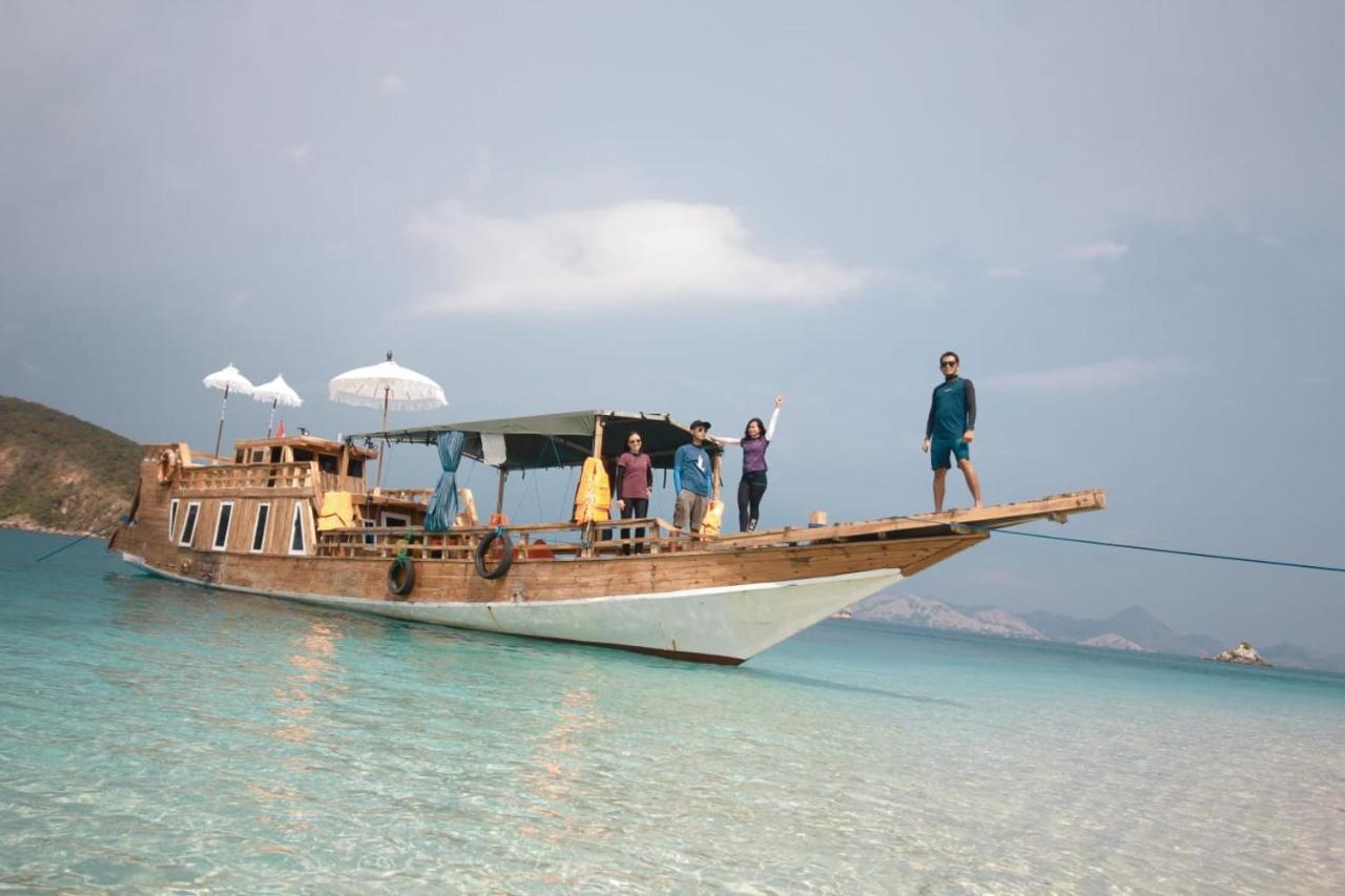 Komodoku One Love Homestay And Tour Labuan Bajo Esterno foto