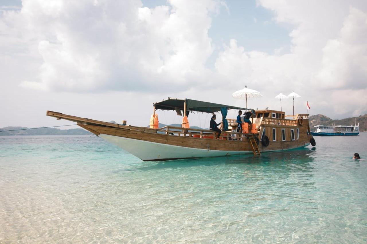 Komodoku One Love Homestay And Tour Labuan Bajo Esterno foto
