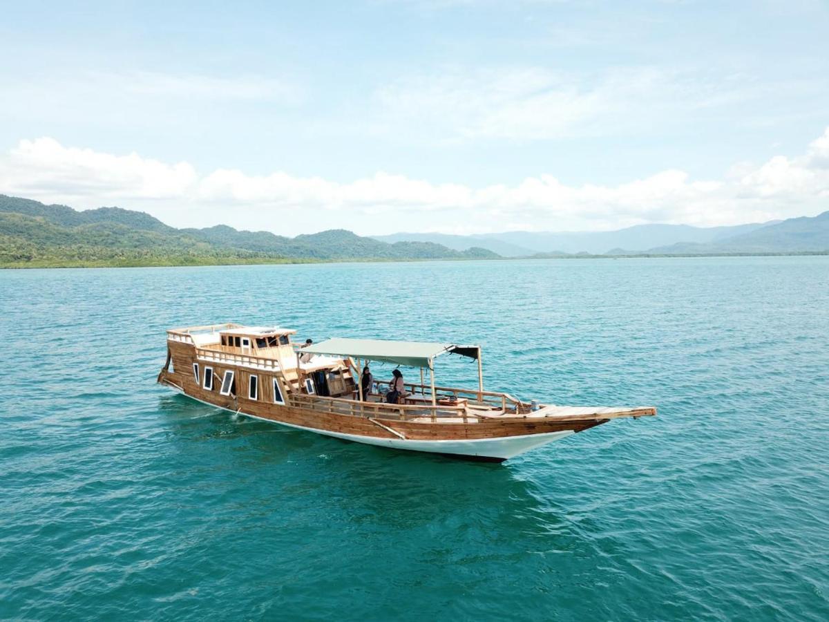 Komodoku One Love Homestay And Tour Labuan Bajo Esterno foto