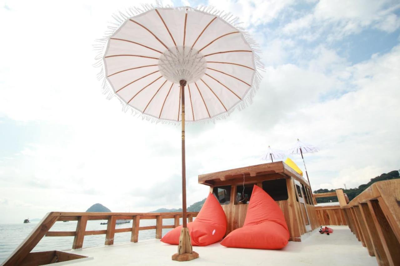 Komodoku One Love Homestay And Tour Labuan Bajo Esterno foto