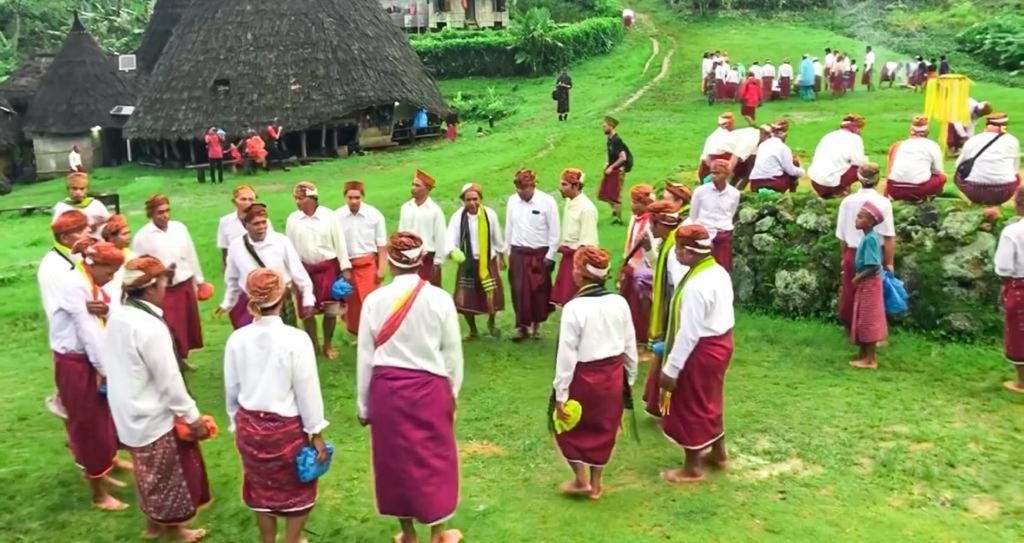 Komodoku One Love Homestay And Tour Labuan Bajo Esterno foto
